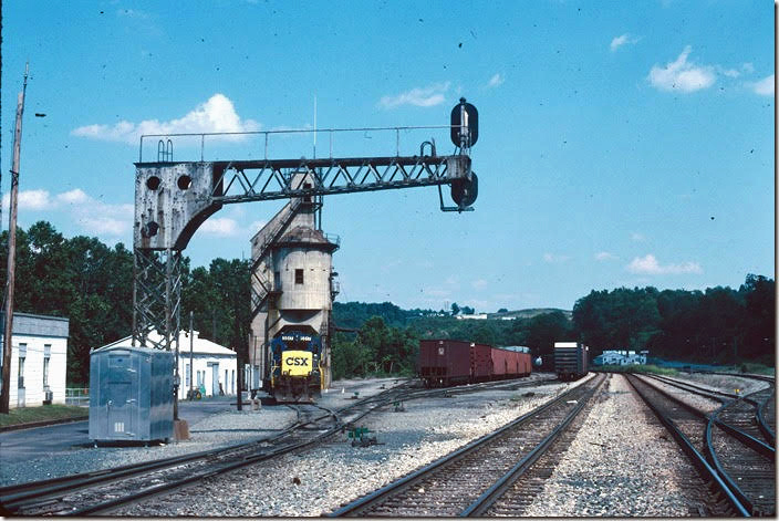 CSX 5517 parked at Sandy Hook on 07-11-1998. James River SD.